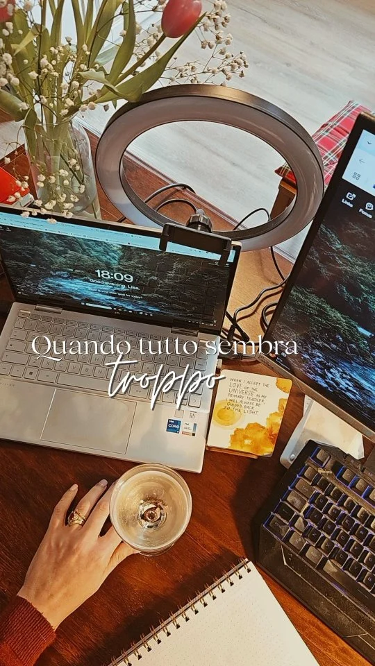 Capita anche a me 😅
Anche se sono una Coach, mi capita di sentirmi d'improvviso sopraffatta dalle cose da fare. Di avere l'impressione di non riuscire a fare tutto e di non sapere da dove partire.

Però, fortunatamente, so da dove partire per uscire da questa situazione bloccante 😎

1️⃣ La prima cosa da fare è accogliere te stessa e quello che stai provando 🤍
Perché quando combatti continuamente per limitare un pensiero o il tuo sentire negativo, l'unica cosa che ottieni è di continuare ad alimentarlo ❌️
Fermati. Tira il freno a mano. Smetti di combattere e accogli il tuo sentire.
(P.s. Sì, va bene sentirsi fragili, è normale ❤️)

2️⃣ Adesso è tempo di fare chiarezza ✨️ Fai una lista delle cose da fare, e per ognuna di esse chiediti:
- Questa attività supporta la mia Visione? Se non è così, eliminala!;
- Questa attività è rimandabile o delegabile? Se è così, procedi in questa direzione;
- Questa attività è prioritaria (cioè da essa dipendono i miei obiettivi primari di questo periodo)? Se sì, ecco a te quello di cui ti devi occupare adesso.

3️⃣ Infine, non dimenticarti che se ti senti così, spesso il problema non è il tempo, ma le tue energie 🔥 Quindi rivedi la tua giornata per assicurarti di avere una routine sostenibile capace di alzare le tue vibrazioni, e degli spazi/tempi per ricaricare la tua magia unica.

E se non sai come rendere concreti questi passaggi... ti aiuto io! 🌼

Nel mio percorso di Life Coaching Artemis 🌙 creiamo per te la vita che vuoi, a partire dalle azioni quotidiane, per fare spazio alla tua evoluzione.

Scrivimi ARTEMIS nei commenti per richiedere la tua call conoscitiva gratuita ⬇️ Con la call ricevi in regalo 🎁 la tua Analisi di Partenza, una mappa chiara per muovere i primi passi 🗺 

#lifecoach#artemis#crealavitachevuoi

Mi sento senza energie | Mi sento insoddisfatta | Life Coaching per donne italia